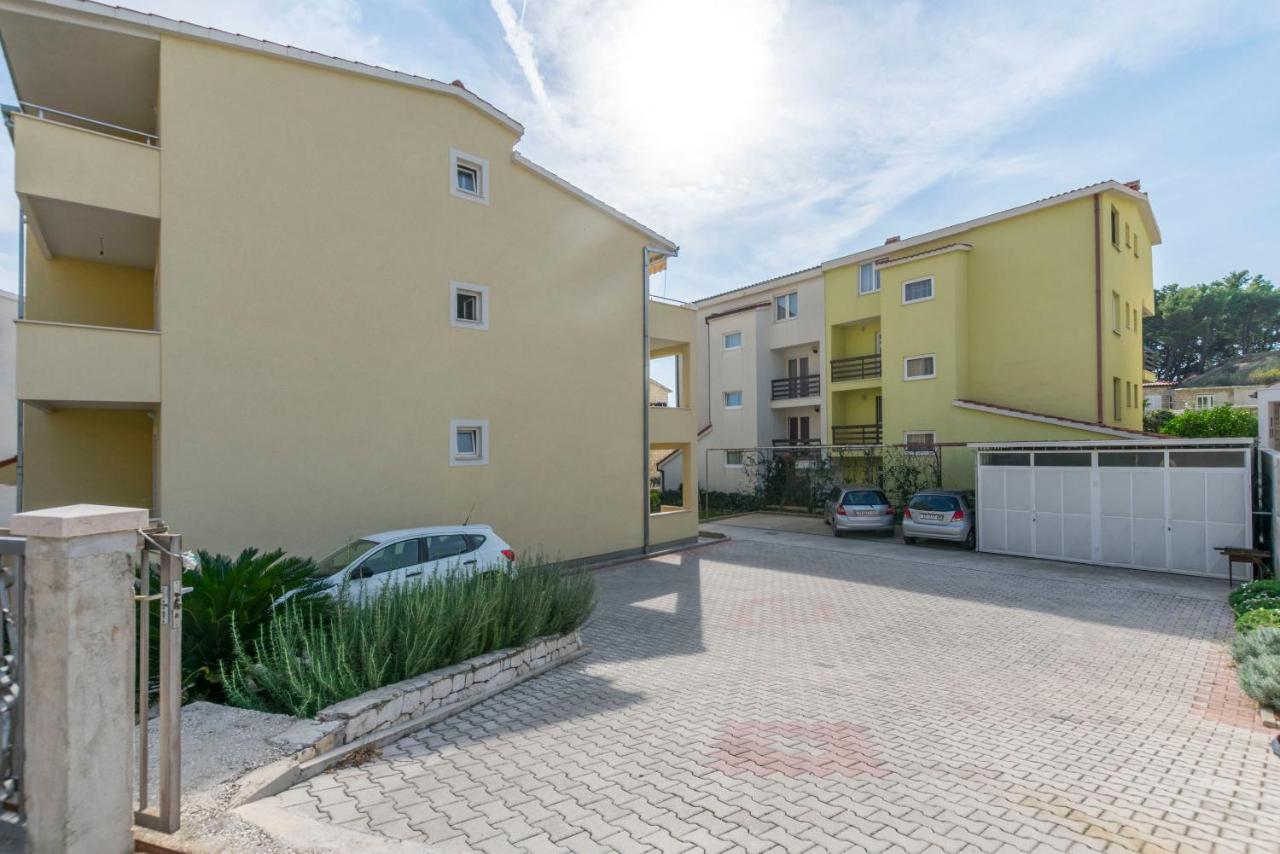 Apartment Dora Duće Eksteriør bilde
