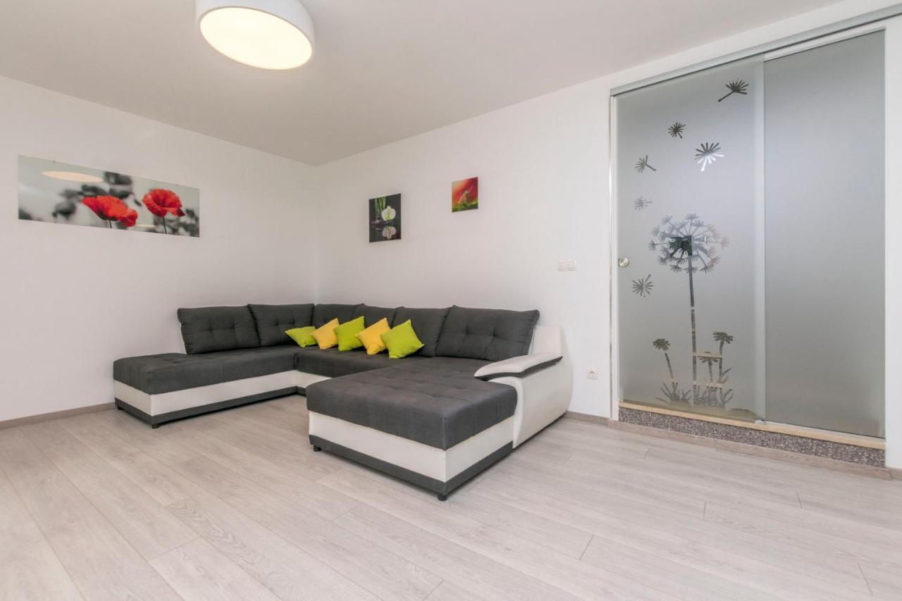 Apartment Dora Duće Eksteriør bilde